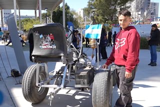 Thiago Príncipe tiene 14 años, construyó un tractor con piezas recuperadas y ahora quiere automatizarlo: “Sentí la innovación”