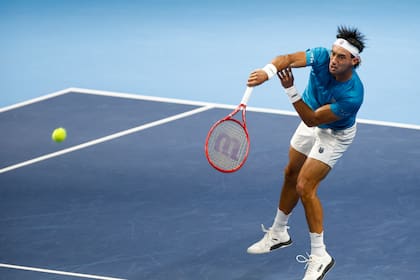 Thiago Tirante durante su duelo ante el turco Mert Alkaya, en Neuquén