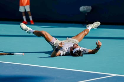 Thiago Tirante ganó contra Valentin Royer en su estreno en el cuadro principal del Miami Open, en un partido que estuvo interrumpido por la lluvia.