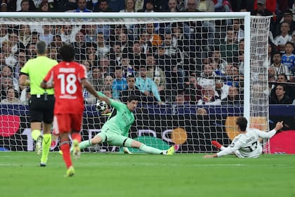 Thibaut Courtois está siendo protagonista también del partido, con buenas atajadas