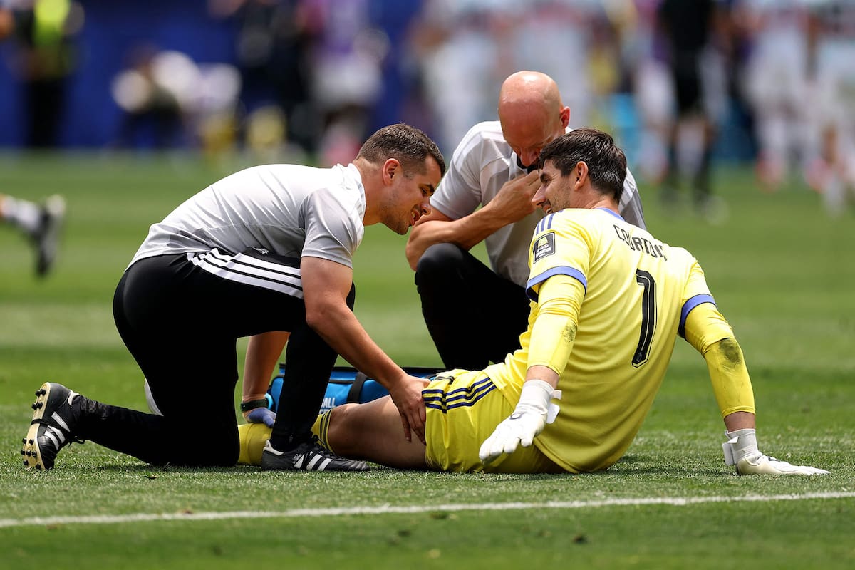 Thibaut Courtois, una de las figuras de la semifinal entre España y Bélgica tuvo que dejar la cancha por lesión