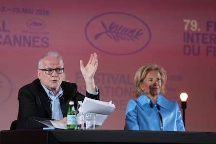 Thierry Frémaux anuncia este jueves en París la programación de Cannes 2026; a su lado, la presidenta del festival, Iris Knobloch