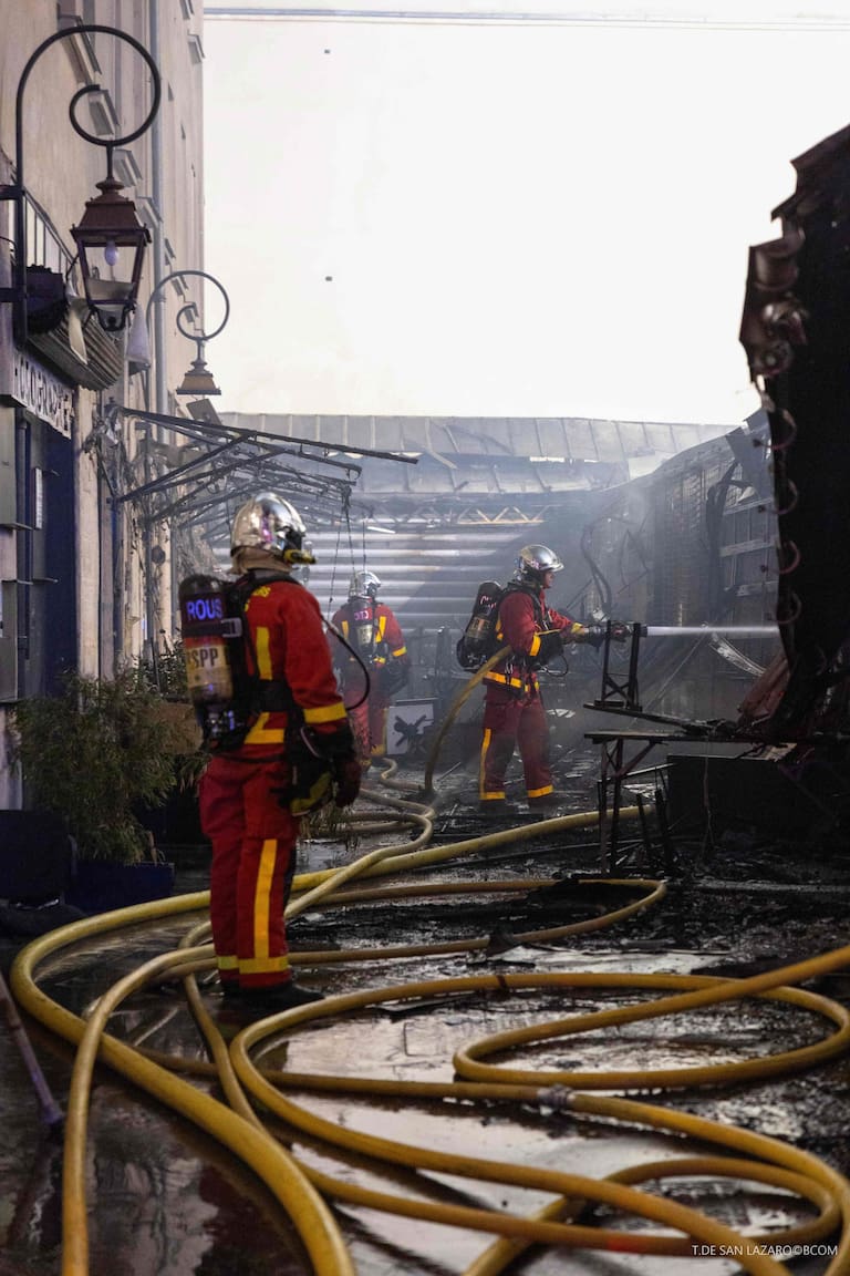 This handout photograph taken by T. de San Lazaro and released by the Brigade des Sapeurs Pompiers de Paris (BSPP)on October 12, 2026, shows firefighters working to extinguish a fire at «Le marche des Enfants Rouges» (Red Children market), center of Paris. (Photo by Handout / Brigade des Sapeurs Pompiers de Paris (BSPP) / AFP) / RESTRICTED TO EDITORIAL USE - MANDATORY CREDIT "AFP PHOTO / - / HANDOUT / BSPP / T. de San Lazaro " - NO MARKETING NO ADVERTISING CAMPAIGNS - DISTRIBUTED AS A SERVICE TO CLIENTS