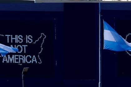 "This Is Not America", la frase protagonista de la obra de Jaar, inspiró el nombre de esta primera edición del Faena Festival