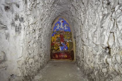 Thomas Becket se escondió en las cuevas de esta mansión para protegerse de los enviados del rey Enrique II que buscaban asesinarlo