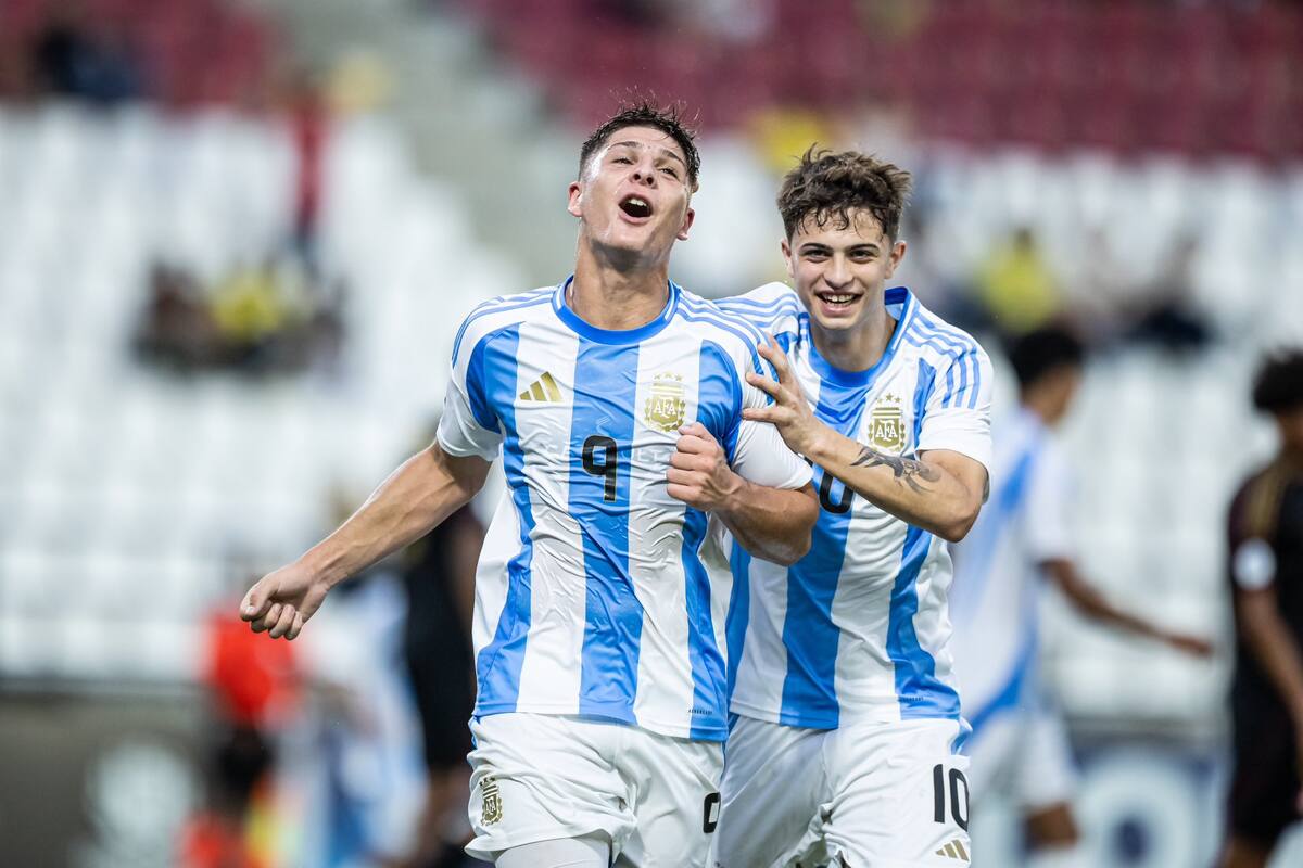Thomás De Martis (9) fue el máximo goleador del Sudamericano de Colombia, ya debutó en la primera de Lanús y es considerado una de las 60 promesas mundiales nacidas en 2008.