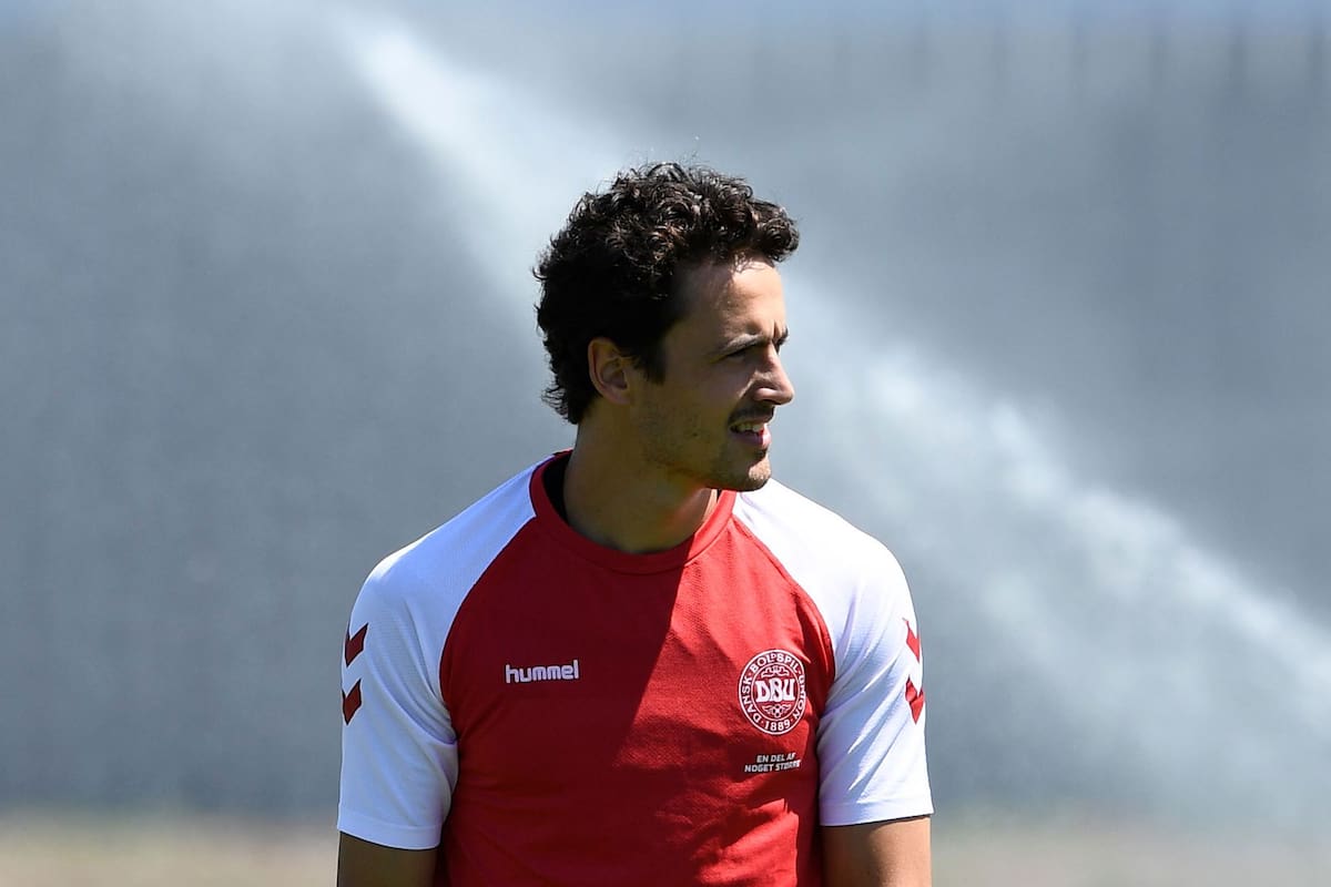 Thomas Delaney confesó que suele tener dificultades para reconocer las camisetas