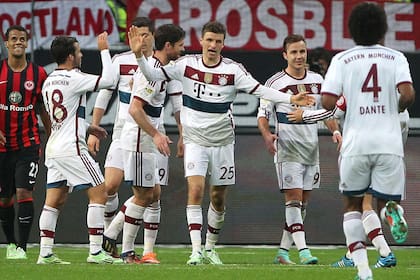 Thomas Muller marcó tres en el triunfo de Bayern