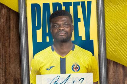 Thomas Partey fue presentado este jueves como nuevo jugador de Villarreal, de España; arrastra una denuncia en Inglaterra