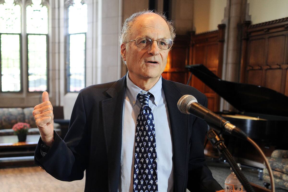 Thomas Sargent; Economista; política