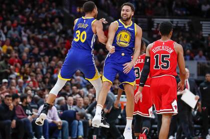 Thompson y un récord de triples: 14 en un partido