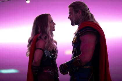 Thor: amor y trueno: todo lo que tenés que saber de esta ochentosa comedia romántica con humor adolescente y espíritu rocanrolero