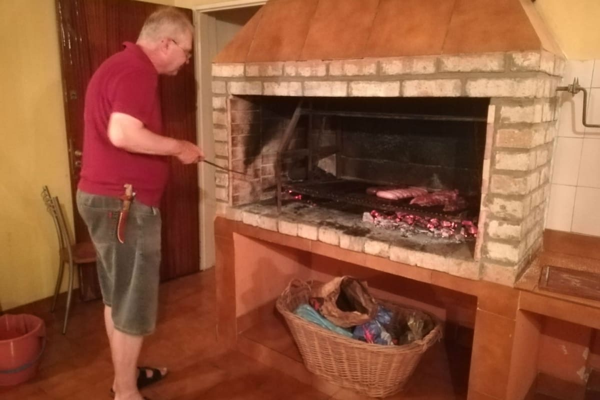 Thorsten adopto´y una costumbre bien argentina: hacer asado