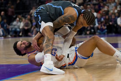 Thunder mejora a 23-1 con su 15ª victoria consecutiva derrotando 131-101 a Jazz