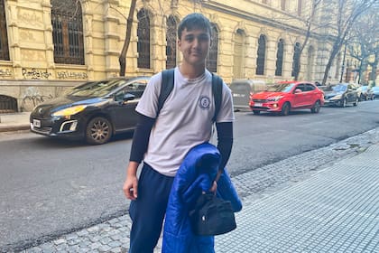 Tiago Paulice Vázquez, estudiante del Colegio Paula Montal, no pudo votar a Milei porque tiene 15 años, pero lo hubiera hecho