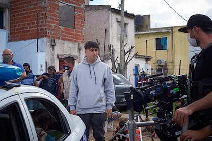 Tiago PZK en el plató de "Cato", una película que se estrena en Argentina el 14 de octubre de 2021. (Alejandra López/Patagonik y Amada Films vía AP)