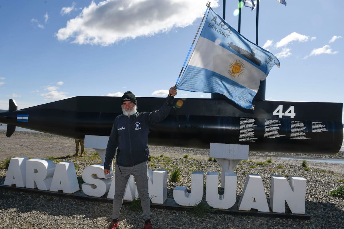 Tibaldi, en la réplica del ARA San Juan en Río Gallegos