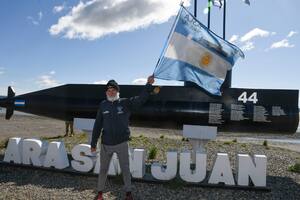 Tibaldi, en la réplica del ARA San Juan en Río Gallegos