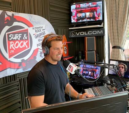 Tiburones de Ciudad en Surf & Rock Radio con la conducción de Rama Quesada
