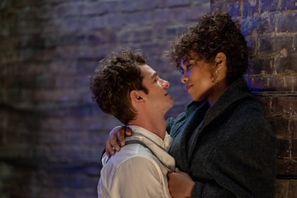 Tick, Tick... Boom! escenifica la gesta creativa de Jonathan Larson, el compositor de Rent, bisagra del musical y éxito longevo en los escenarios de Broadway