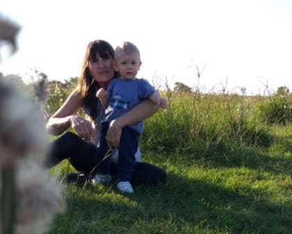 Tiempo atrás, María de Gullar junto a su nieto Ignacio