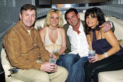Tiempos felices. La artista junto a su padre Jamie, su hermano Bryan y su madre Lynne, en el Casino Resort de Las Vegas.