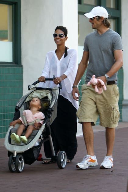 Tiempos lindos para la pareja: de paseo con su hija Nahla