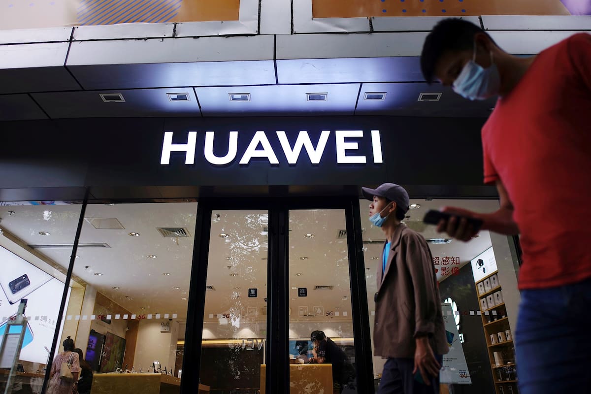 Tienda Huawei en un centro comercial en Shanghai, China, el 14 de julio de 2020