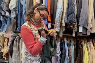 Tienda musulmana de segunda mano en NY combina moda modesta, fe y sostenibilidad