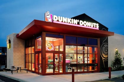 Tiendas como Dunkin’ Donuts sí abren el Día de Acción de Gracias (Archivo)