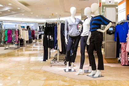 La idea de los retailers de la omnicanalidad que se empezó a plantear hace unos años está siendo desplazada por la omnicanalidad de la demanda; el cliente compra en varios lados