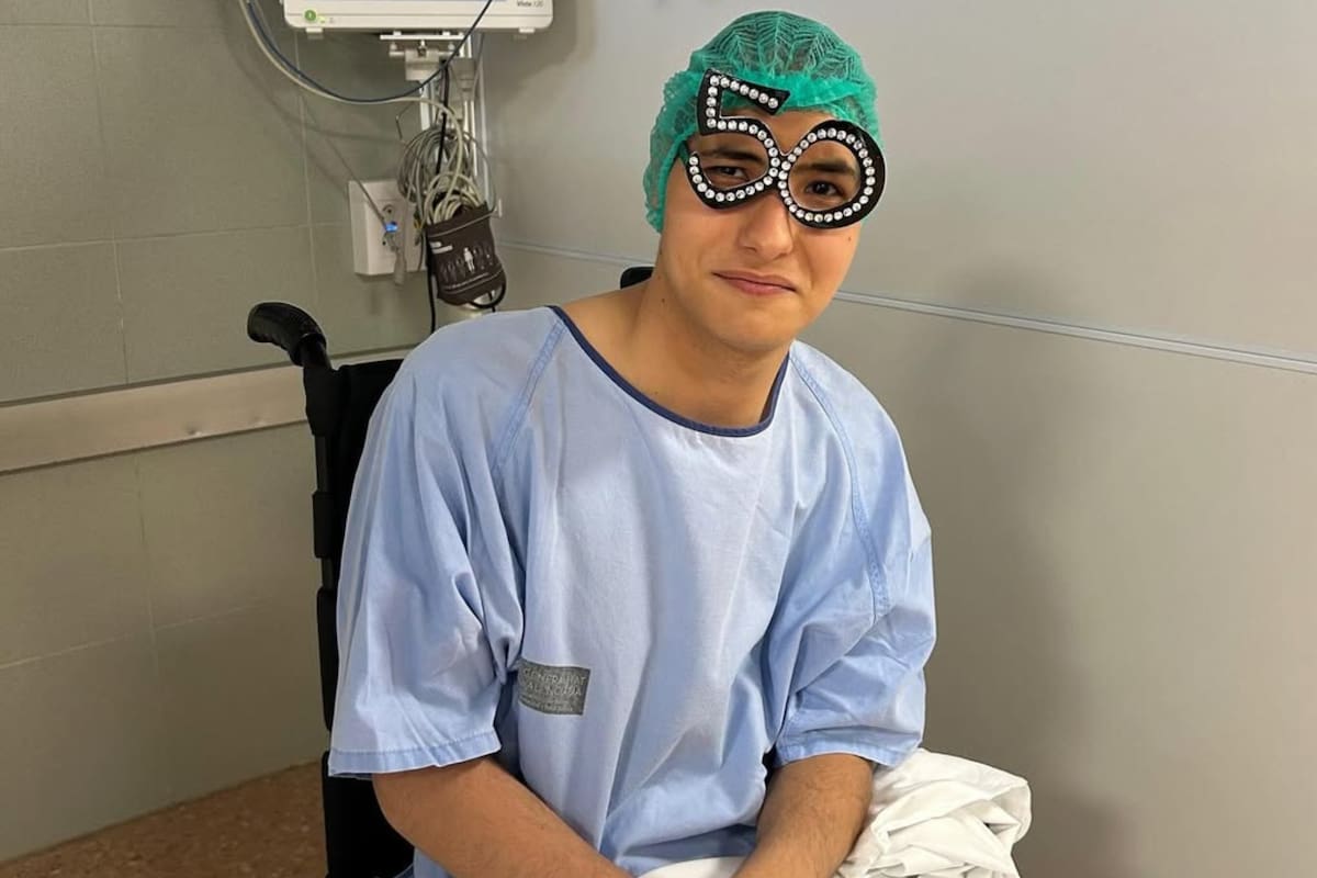 Tiene 18 años, nació ciego y con parálisis cerebral, superó 50 cirugías en su cabeza y ahora da charlas motivacionales