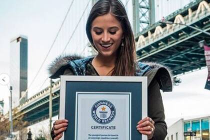 Tiene 21 años y rompió el récord en ser la mujer más joven en conocer 195 países.