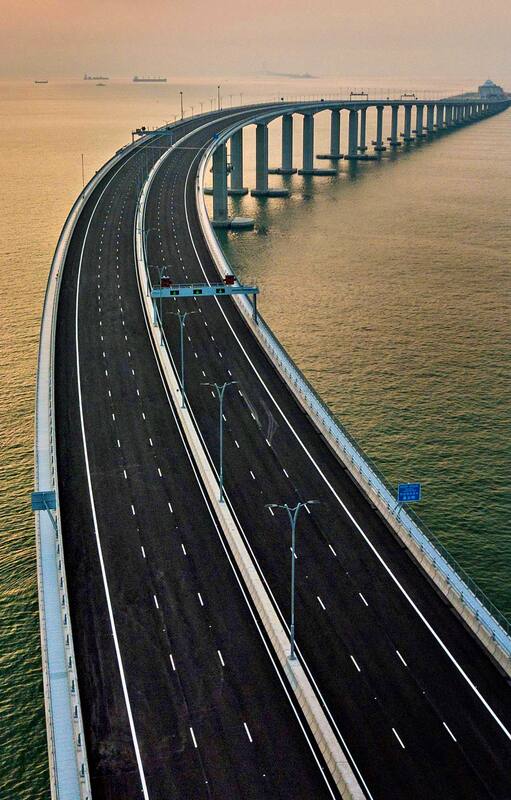 Tiene 55 kilómetros de largo y conectará las ciudades de Hong Kong, Zhuhai y Macao en China.