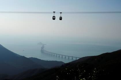 Tiene 55 kilómetros de largo y conectará las ciudades de Hong Kong, Zhuhai y Macao en China.