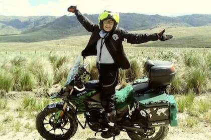 Tiene 62 años; hace dos que descubrió la pasión por las motos, una meditación en dos ruedas