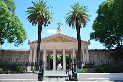 Tiene 95 hectáreas y es el más grande de la Ciudad. Fuente: Wikipedia.