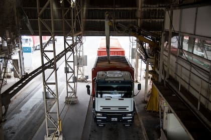 “Tiene como destino a productores y empresas del segmento PyME, con un monto máximo de $6500 millones y un mínimo de $80 millones por solicitante”, dijo la información oficial