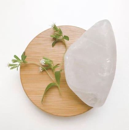 Tiene dos ingredientes activos: aluminio y potasio