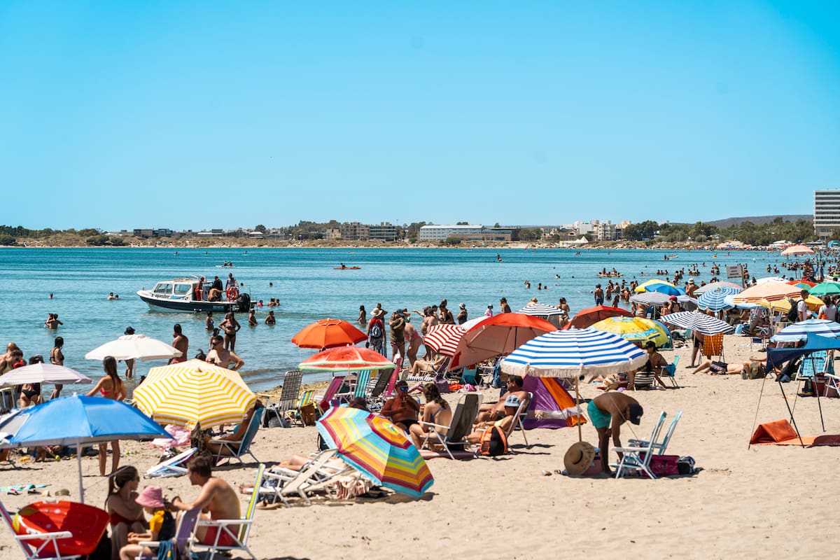 Sol, arena y un chapuzón refrescante en los balnearios