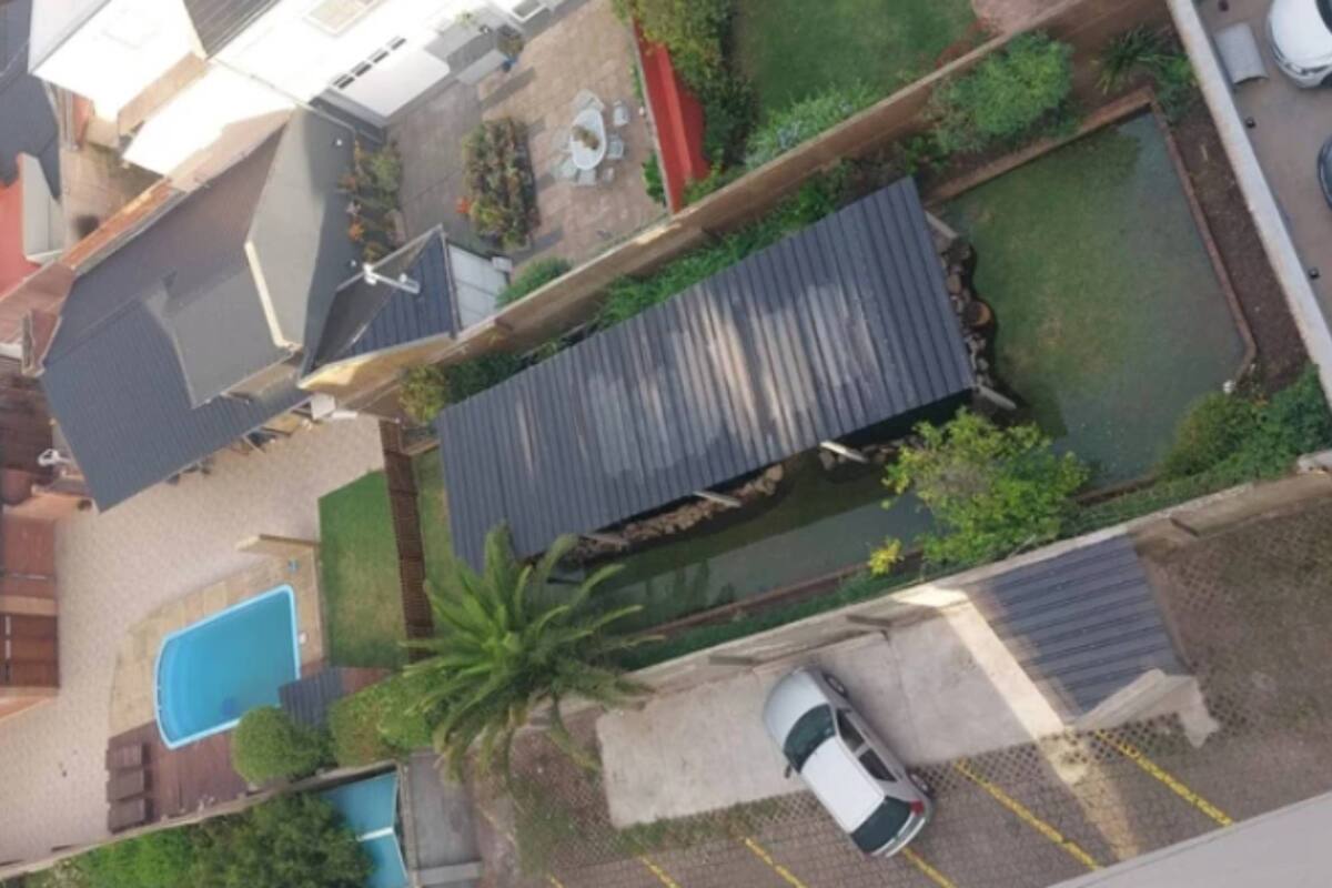 Tiene un acuario en su casa, lo rebalsó, inundó un edificio y amenazó a los vecinos.