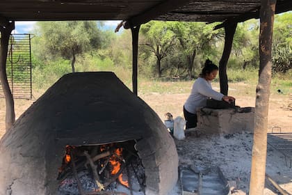 Tienen agua de pozo, luz solar y un baño instalado pero les está faltando la electrificación rural