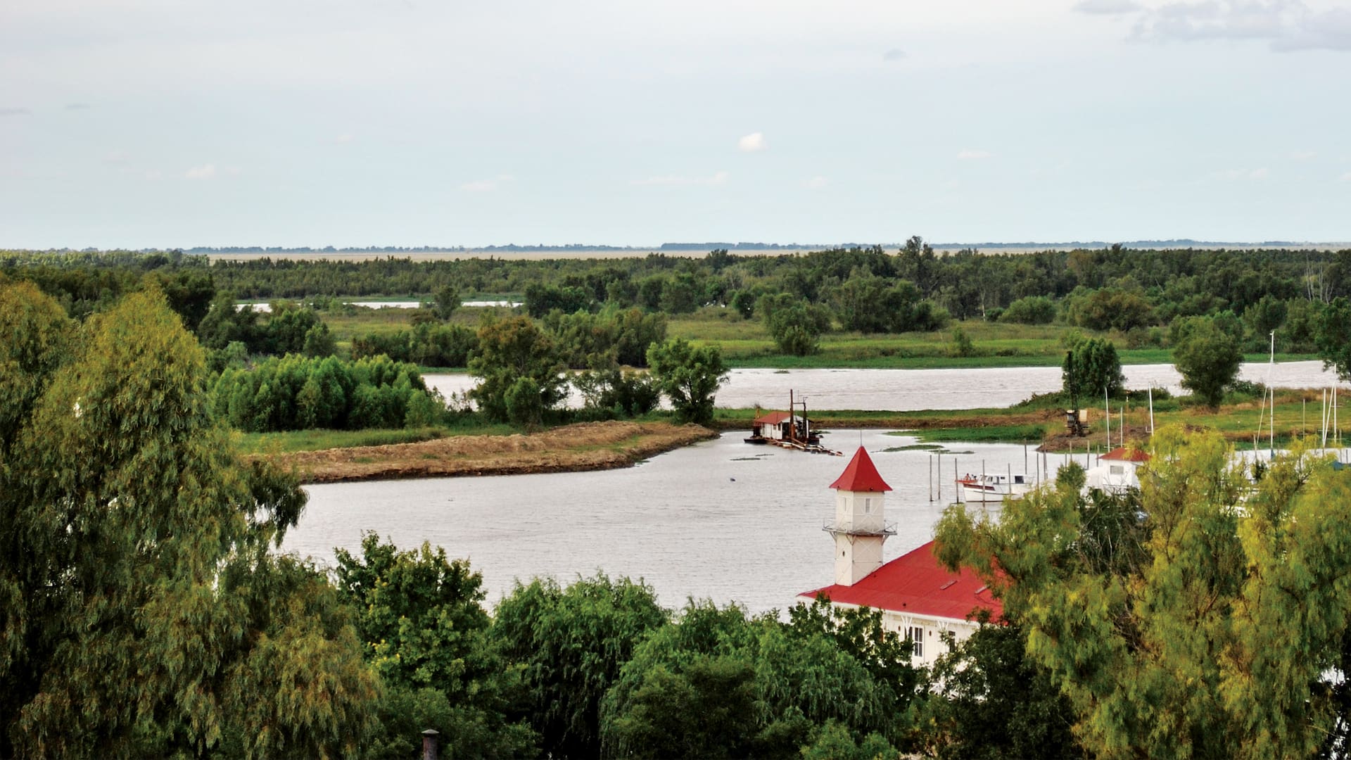 Tierra de ensaimada, naranjas y duraznos, a 170 km de la ciudad de Buenos Aires es un destino de fácil acceso para escaparse unos días.