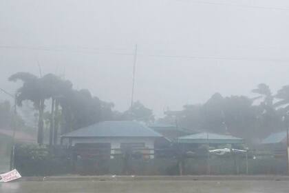 Tifón azota Filipinas y complica la respuesta a sismo y tormentas previas