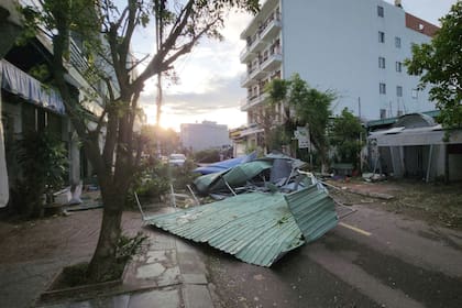 Tifón Kalmaegi deja 5 muertos en Vietnam mientras Filipinas se alista para otra tormenta