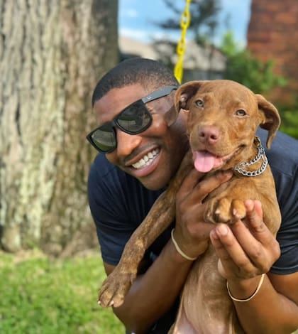 Tiger Lily apareció corriendo hacia Jay durante su recorrido, buscando ayuda (Foto: Instagram @jhardesty)
