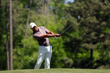 Tiger Woods estableció la plusmarca de 24 cortes de clasificación superados sucesivamente en el Masters de Augusta, pero su alegría no estuvo en el récord, sino en conservar posibilidades para el fin de semana.