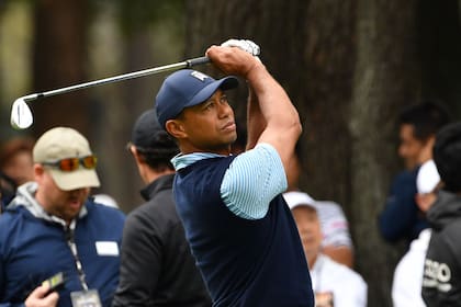 Tiger Woods y un gran arranque de 64 golpes en Chiba, Japón