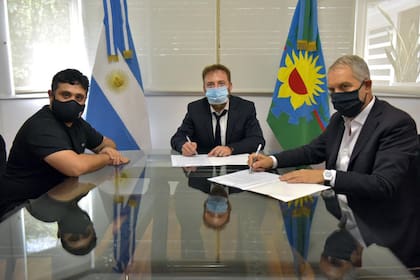 Tignanelli (izquierda), con Federico Otermín y Julio Alak