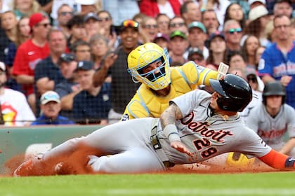 Tigres aseguran lugar en playoffs de la Americana con victoria 2-1 sobre Medias Rojas